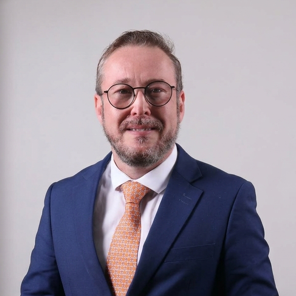 Dr. Roberto Cunha